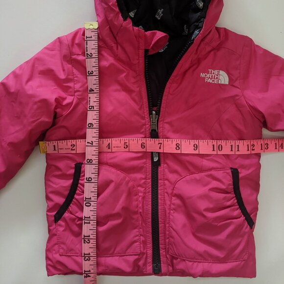 North Face reversible puffer hooded jacket, girl 2T - Picture 9 of 9